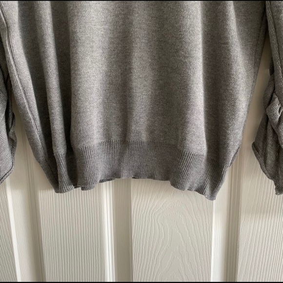 Gray long sleeve mesh top - Picture 4 of 6